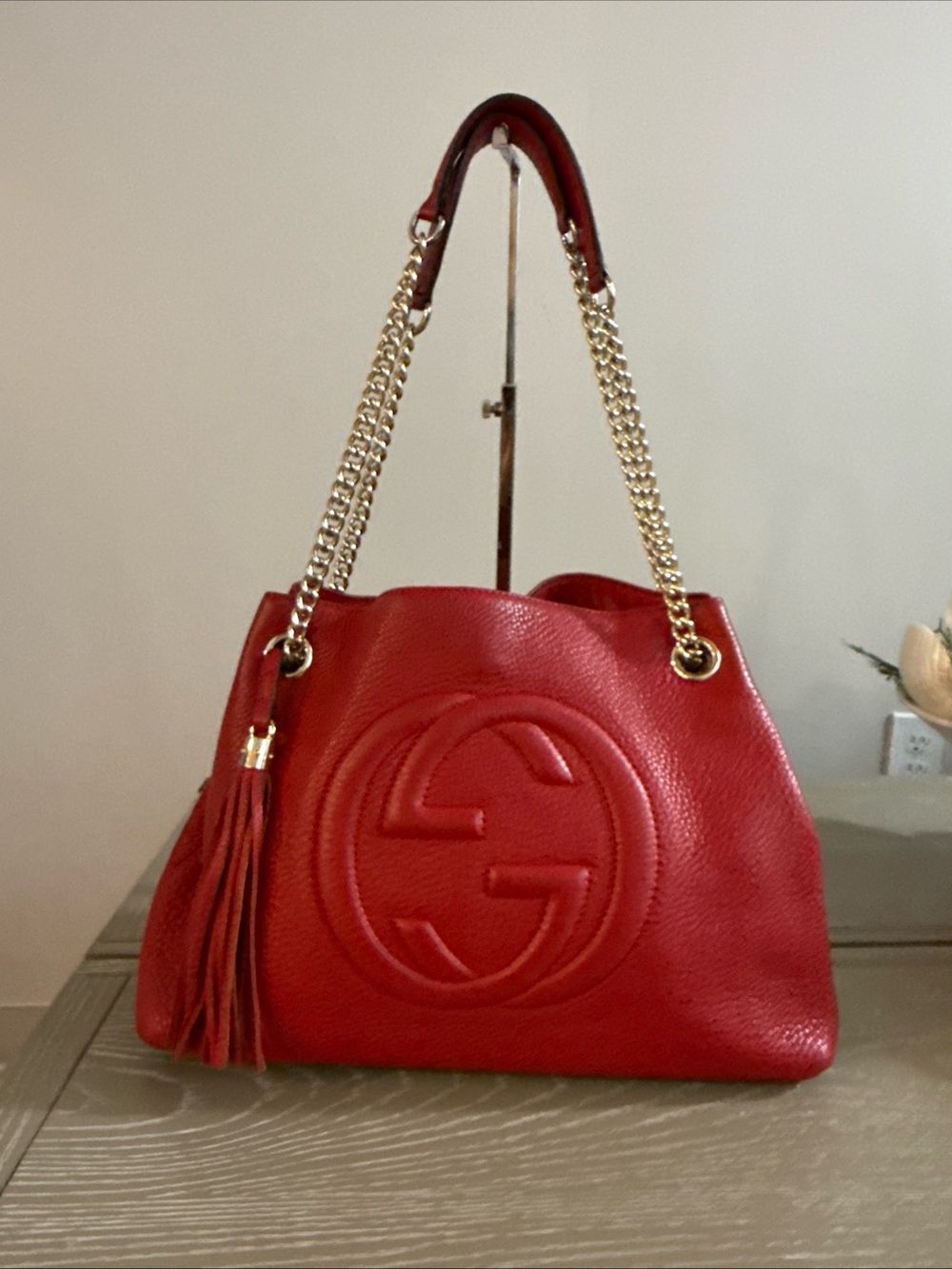 Gucci Red Pebbled Leather Shoulder Bag with Gold Chains - Picture 3 of 16